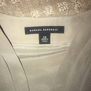 XS Gray Banana Republic Silk Blouse